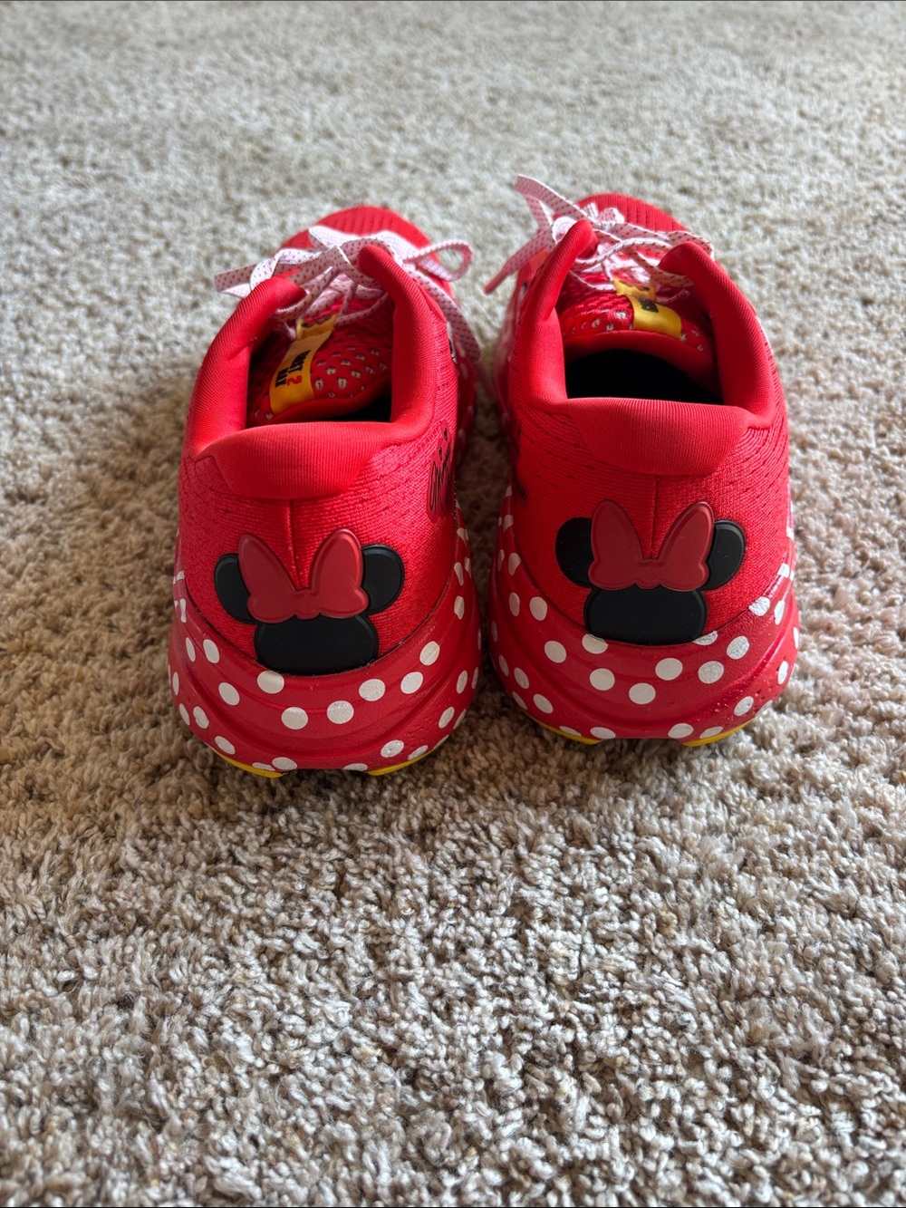 Brooks Ghost Max 2 Minnie Mouse run Disney Red White Polka Dot Sneakers - Picture 6 of 9